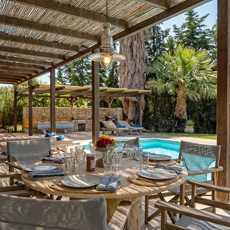 Sunny Villa *