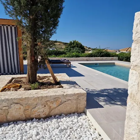 Sunny Villa *