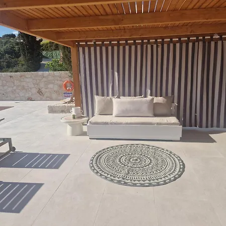 Sunny Villa